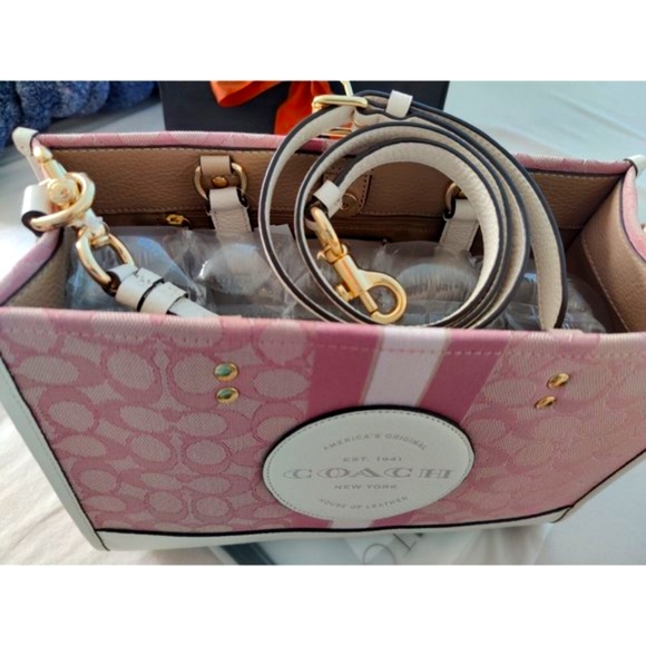 💘 Coach Dempsey Carryall In Signature Jacquard With Patch & Heart Charm - Picture 7 of 12